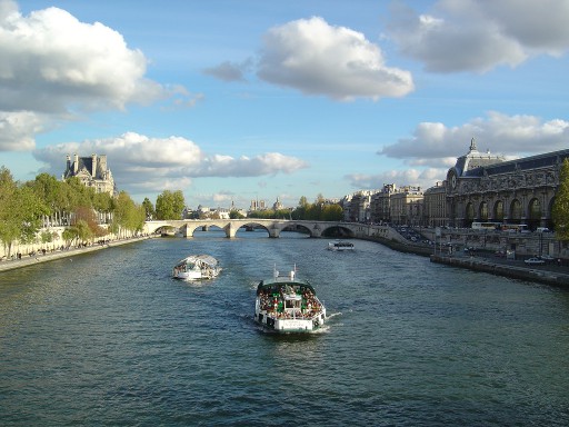 Les Toits de Paris - bateaux mouche